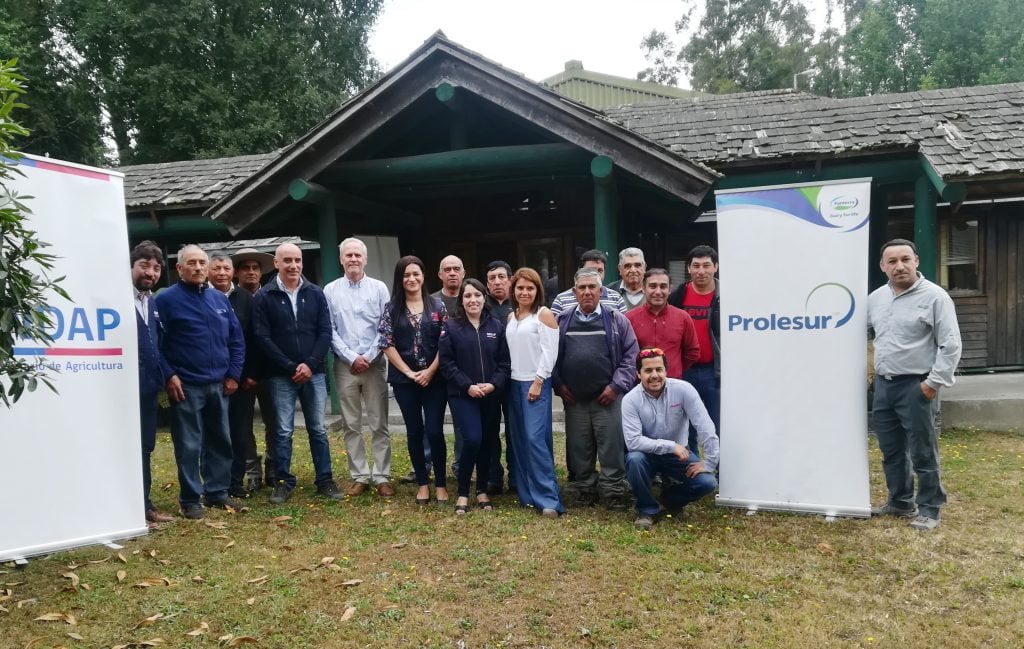INDAP y PROLESUR firman convenio de cooperación en beneficio de pequeños productores lecheros item-thumbnail