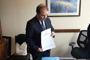 Sauerbaum lleva a Contraloría supuestos cobros irregulares en APR item-thumbnail