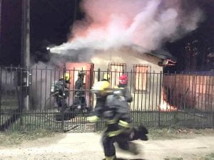 Linares: incendio destruyó Oficina de Agua Potable Rural en sector Las Obras item-thumbnail
