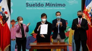 Presidente Boric Promulgó ley que Eleva el Salario Mínimo a 400.000 Pesos Desde Agosto. item-thumbnail