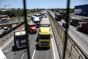Gremios de Exportadores de Frutas y Supermercados Alertan por Graves Efectos Logísticos Producto del Paro de Camioneros item-thumbnail