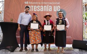 Muestra de Artesanía UC Reúne a un Centenar de Expositores en Centro Cultural Santa Rosa de Apoquindo