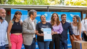 Tolosa Paz Entregó Herramientas a Cooperativas Portuarias y Recorrió Instituciones de Mar del Plata