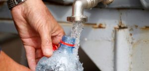 Vecinos en Futrono acusan que familias están sin agua potable pese a contar con sistema de APR item-thumbnail
