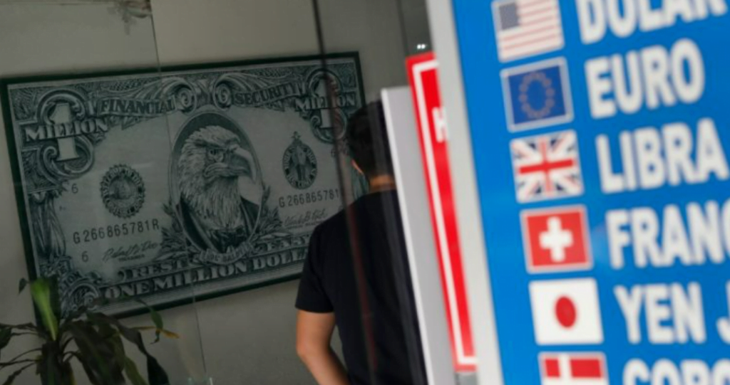 Dólar se debilita tras dato inflacionario de EEUU y abre acercándose a los $820 item-thumbnail