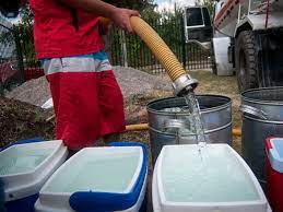 Indignación de Vecinos por no Entrega de Agua Potable Pese a Inversión de Más de $7 Mil Millones. Indignación de Vecinos por no Entrega de Agua Potable Pese a Inversión de Más de $7 Mil Millones.