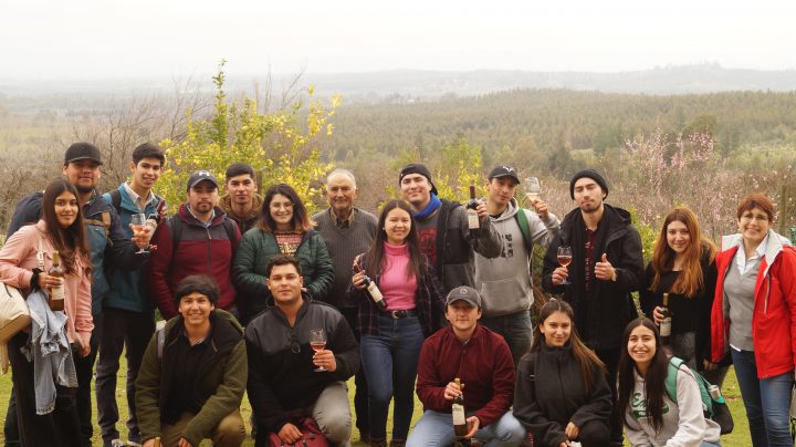 Estudiantes de Agronomía Conocieron Innovadora Propuesta de Elaboración de Vinos Familiares de Alta Calidad